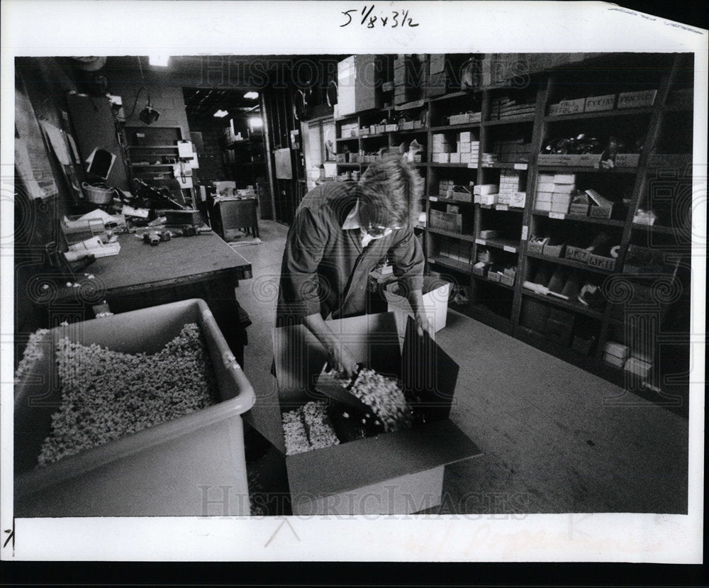 1990 Press Photo Cork Foster popcorn Berry-Hill Ltd. - Historic Images