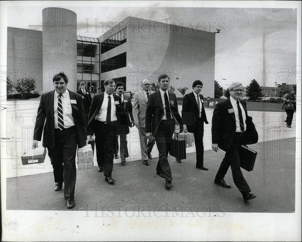 1982 Press Photo Merritte people Bendix stockholders - Historic Images