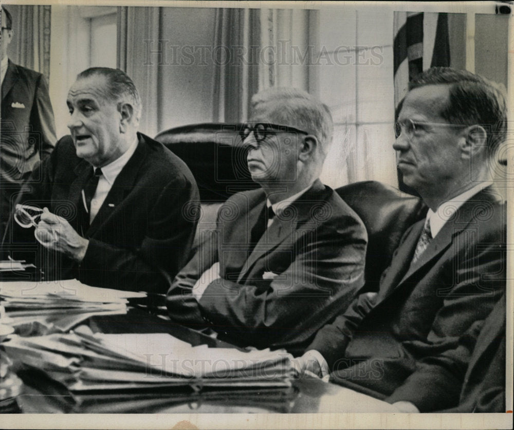 1965 Press Photo President Johnson cabinet room adviser - Historic Images