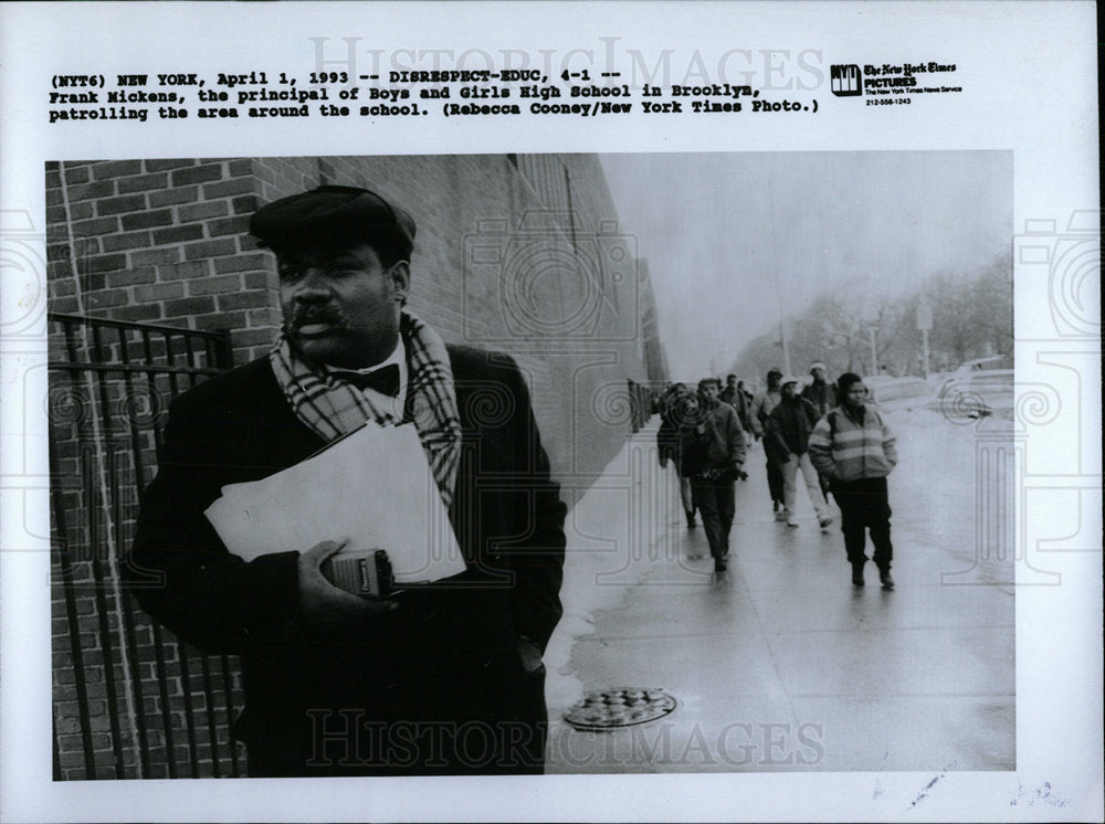 1993 Press Photo Frank Mickens principal Brooklyn High - Historic Images