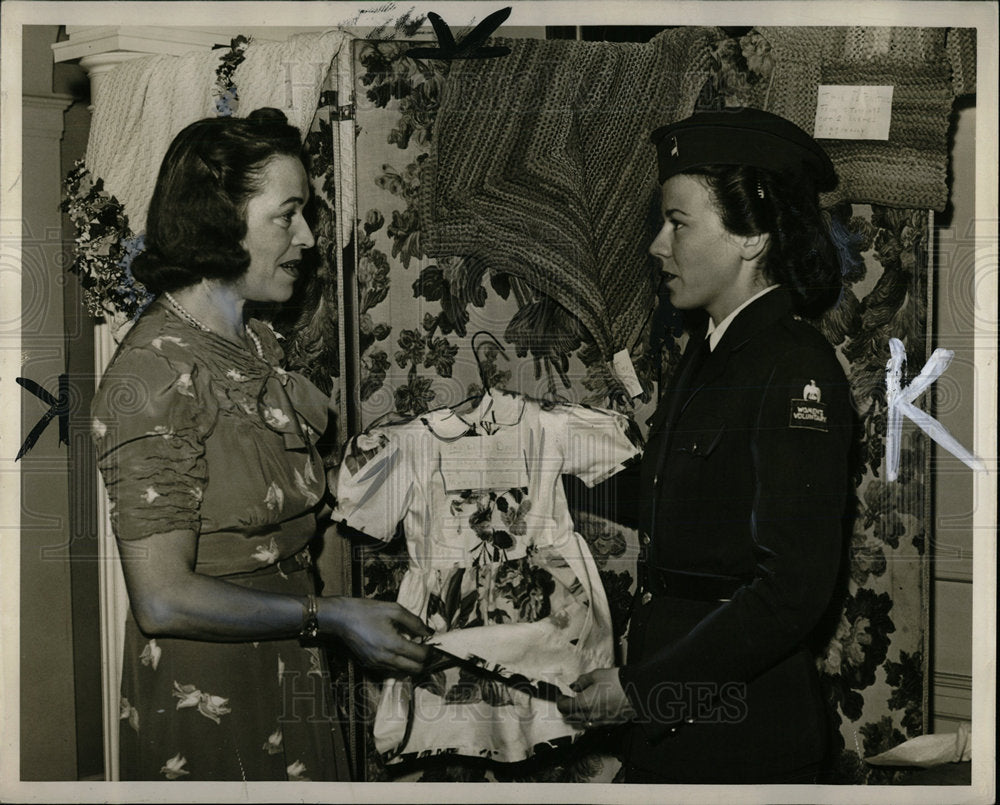 1942 Press Photo Mrs. Benson Ford Mrs. Wesson Seyburn - Historic Images