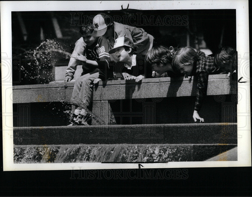 1984 Press Photo Tiger Cub Troop Detroit Institute Arts - Historic Images