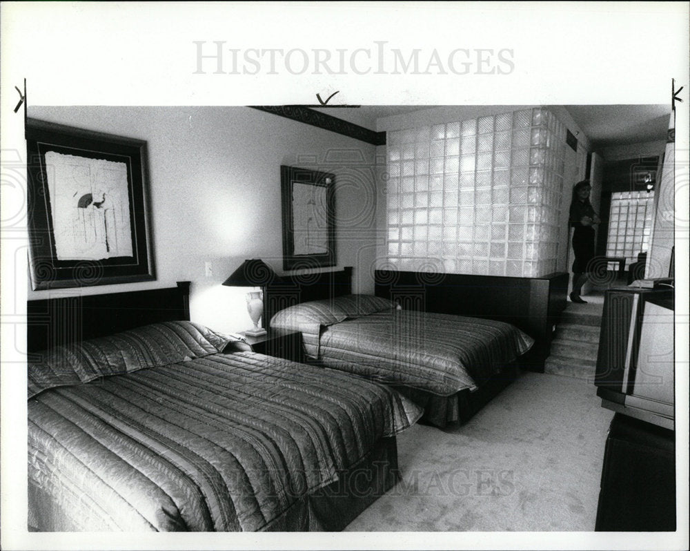 1992 Press Photo room Athenium Hotel Detroit - Historic Images