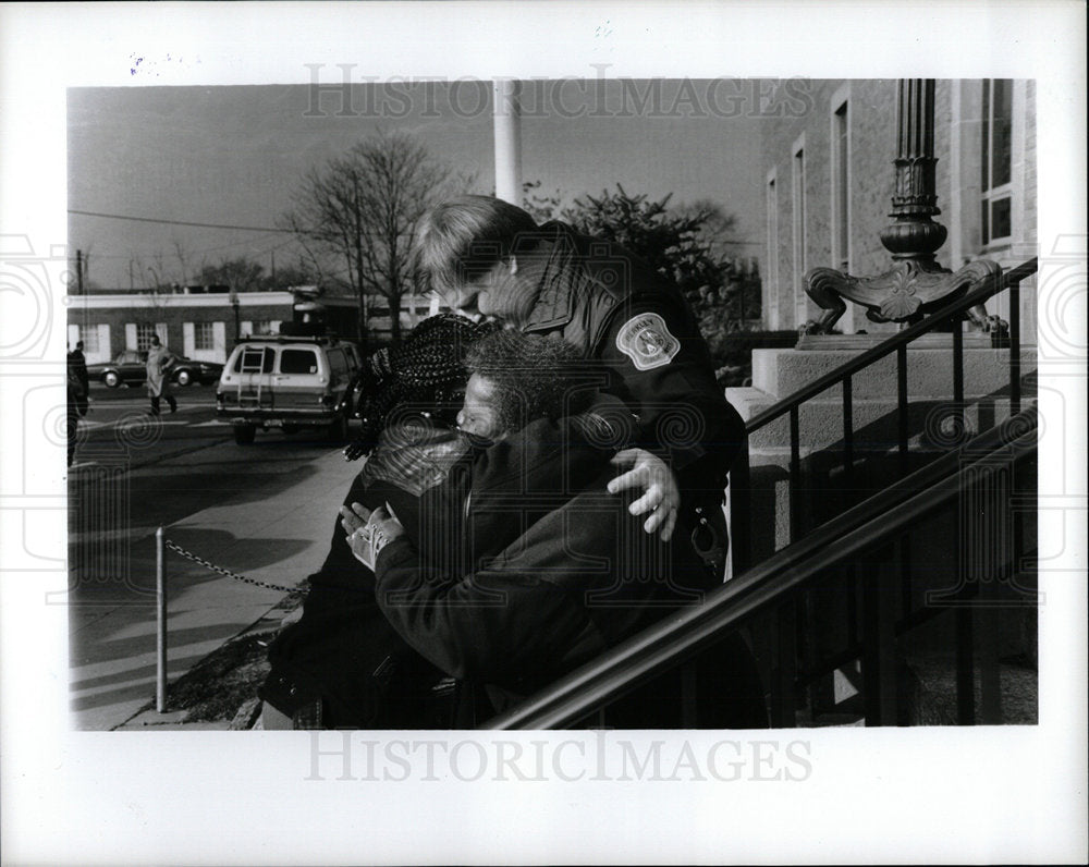 1992 Press Photo Royal Oak Post Office Shooting - Historic Images
