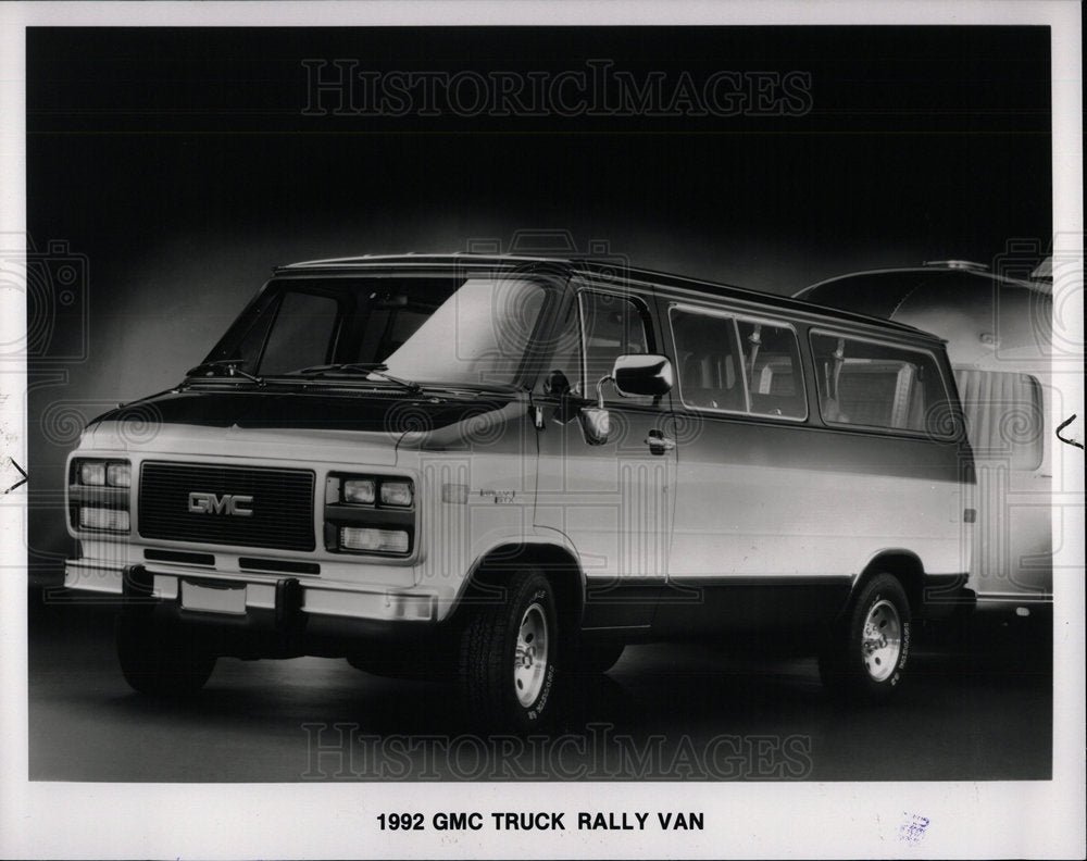 1991 Press Photo 1992 GMC Truck Rally Van promo photo - Historic Images