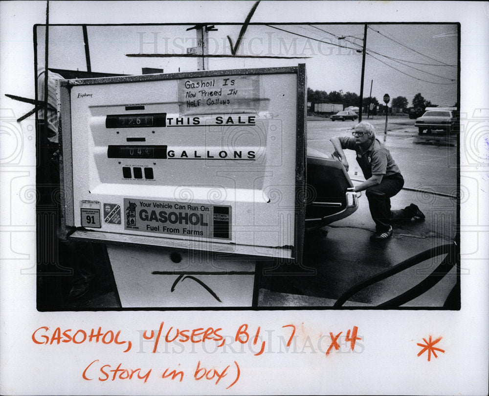 1979 Press Photo Lenawee Tire,selling gasohol - Historic Images