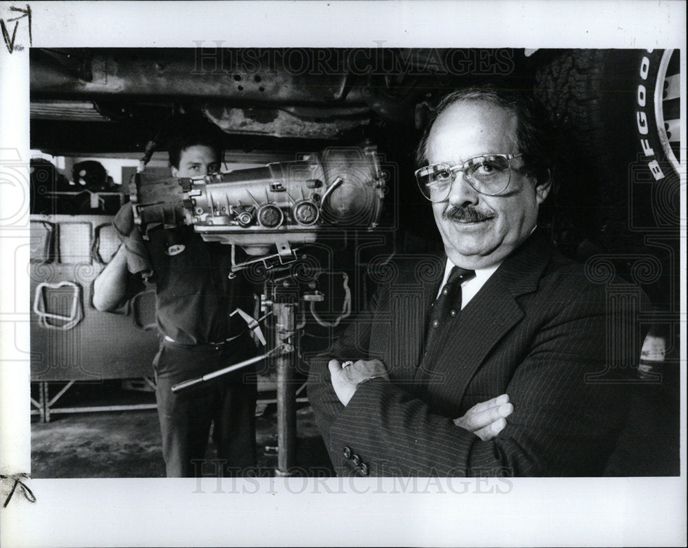 1991 Press Photo Folino owner A-1 transmission shop - Historic Images