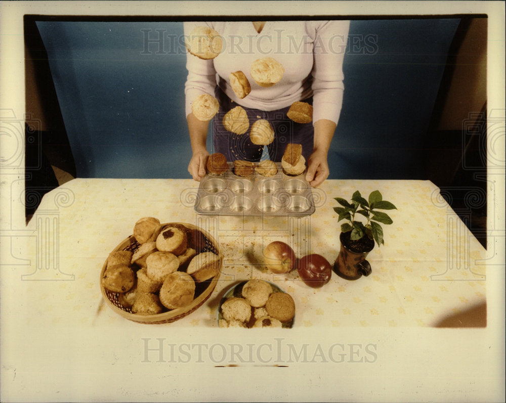 1984 Press Photo bowl full muffins - Historic Images