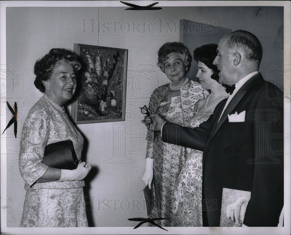 1962 Press Photo Mrs. Edsel B. Ford art show Macauley - Historic Images