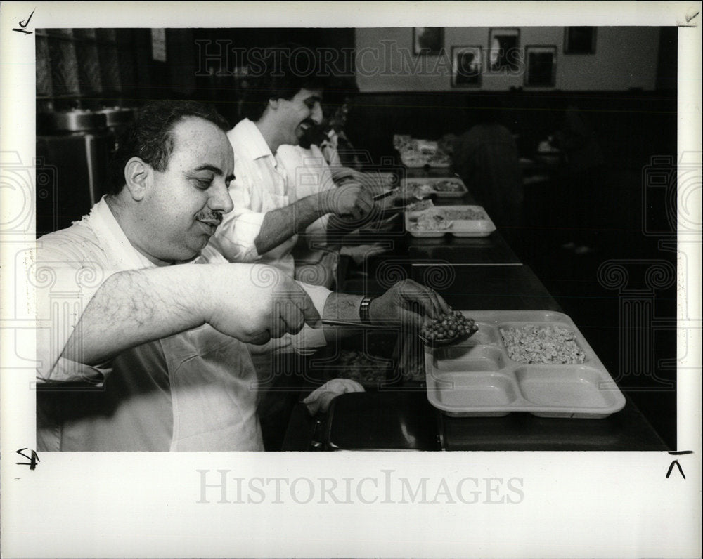 1991 Press Photo merchants Boji Raban soup kitchen - Historic Images