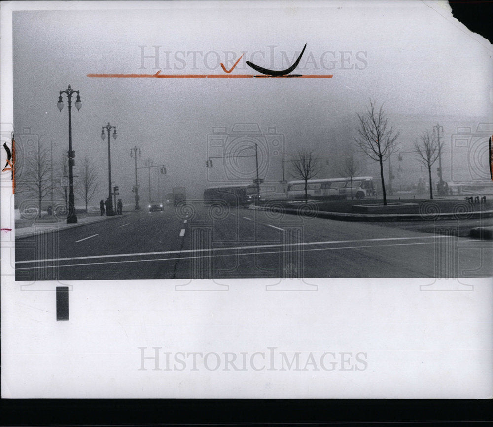 1965 Press Photo Detroit streets on foggy morning - Historic Images