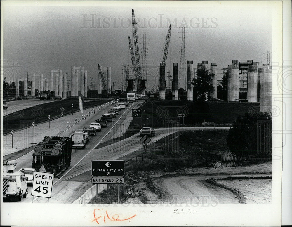 1981 Press Photo construction, E. Bay City Rd. Detroit - Historic Images