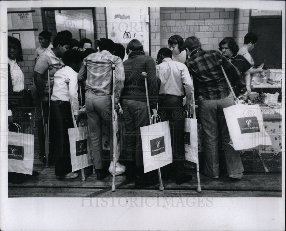 1970 Press Photo Oakman School Students shop - Historic Images