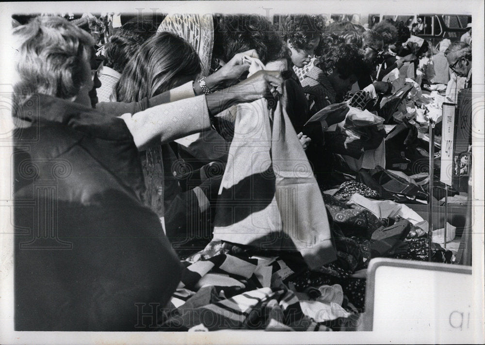 1971 Press Photo Detroit Flea Market - Historic Images