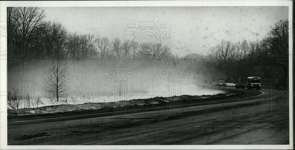 1982 Press Photo Hines Drive Rouge River Snow Falls - Historic Images