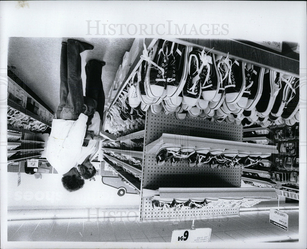 1978 Press Photo Goodfellows Go Shopping - Historic Images