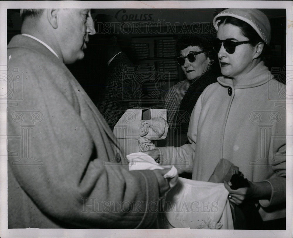 1952 Shoplifting - Historic Images