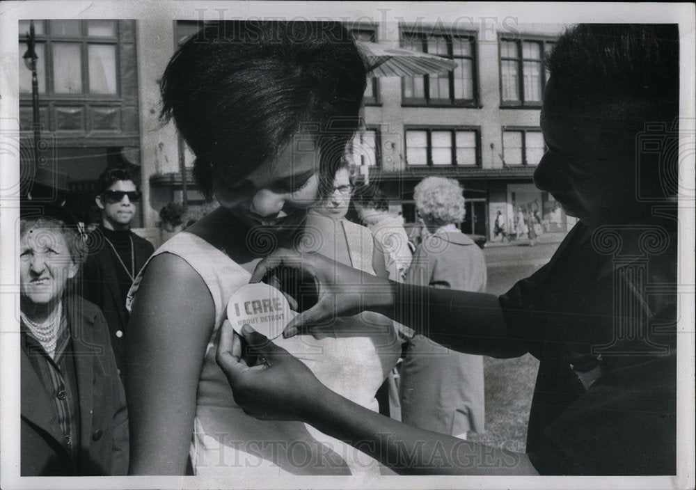 1968 Press Photo Ealeen Badge about Detroit Edward - Historic Images