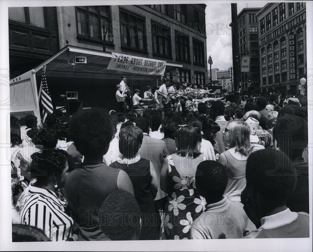 1969 Press Photo &quot;I Care About Detroit Day&quot;  - Historic Images