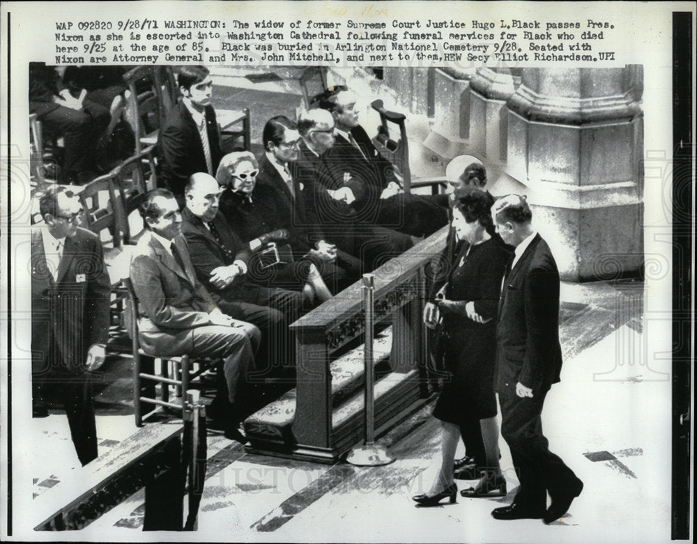 1971 Press Photo Sunreme Court Justice Huge Black Nicon - Historic Images