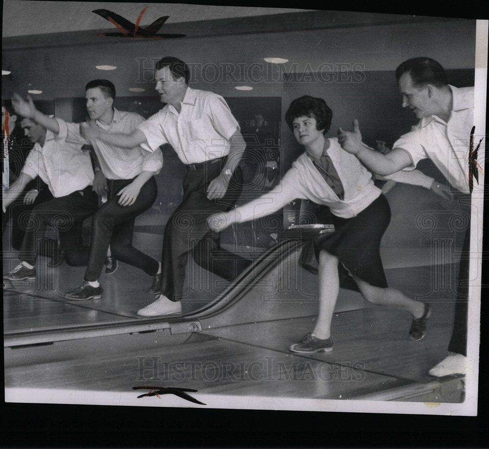 1962 Press Photo Redford Union Bowling Lessons Detroit - Historic Images