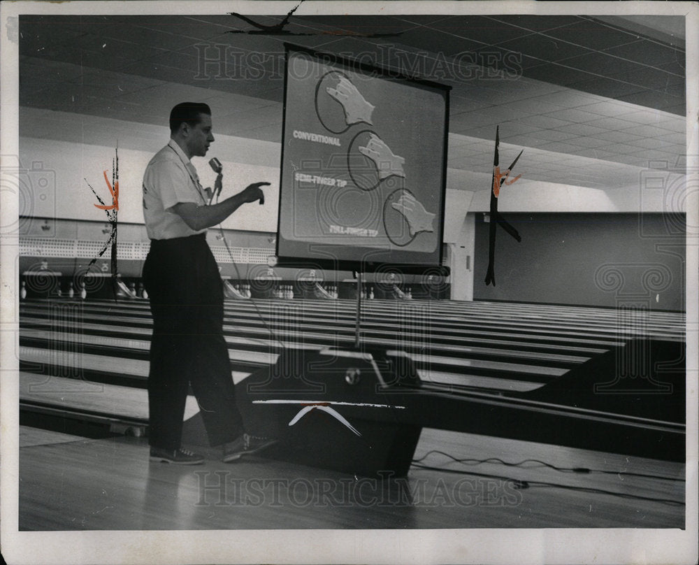 1961 Press Photo Tony Lindemann runs bowling school - Historic Images