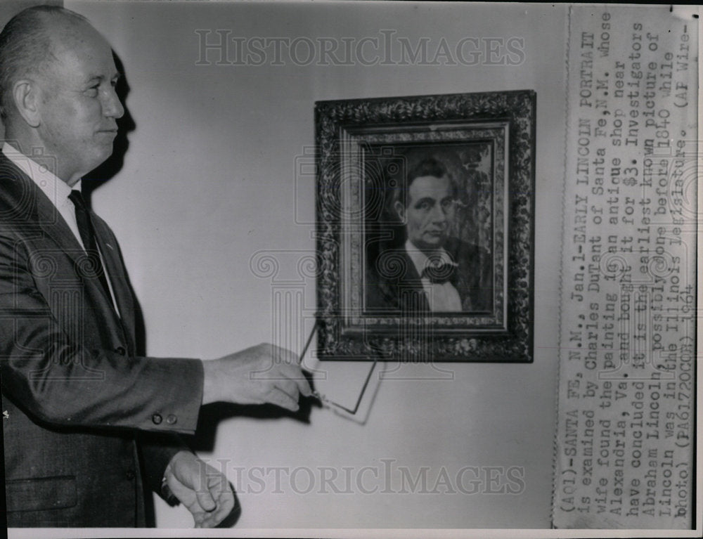 1964 Press Photo Charles DuTant Examines Lincoln Art - Historic Images