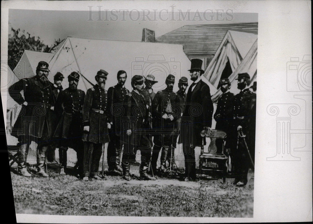 1953 Copy Lincoln Meets McClellan - Historic Images
