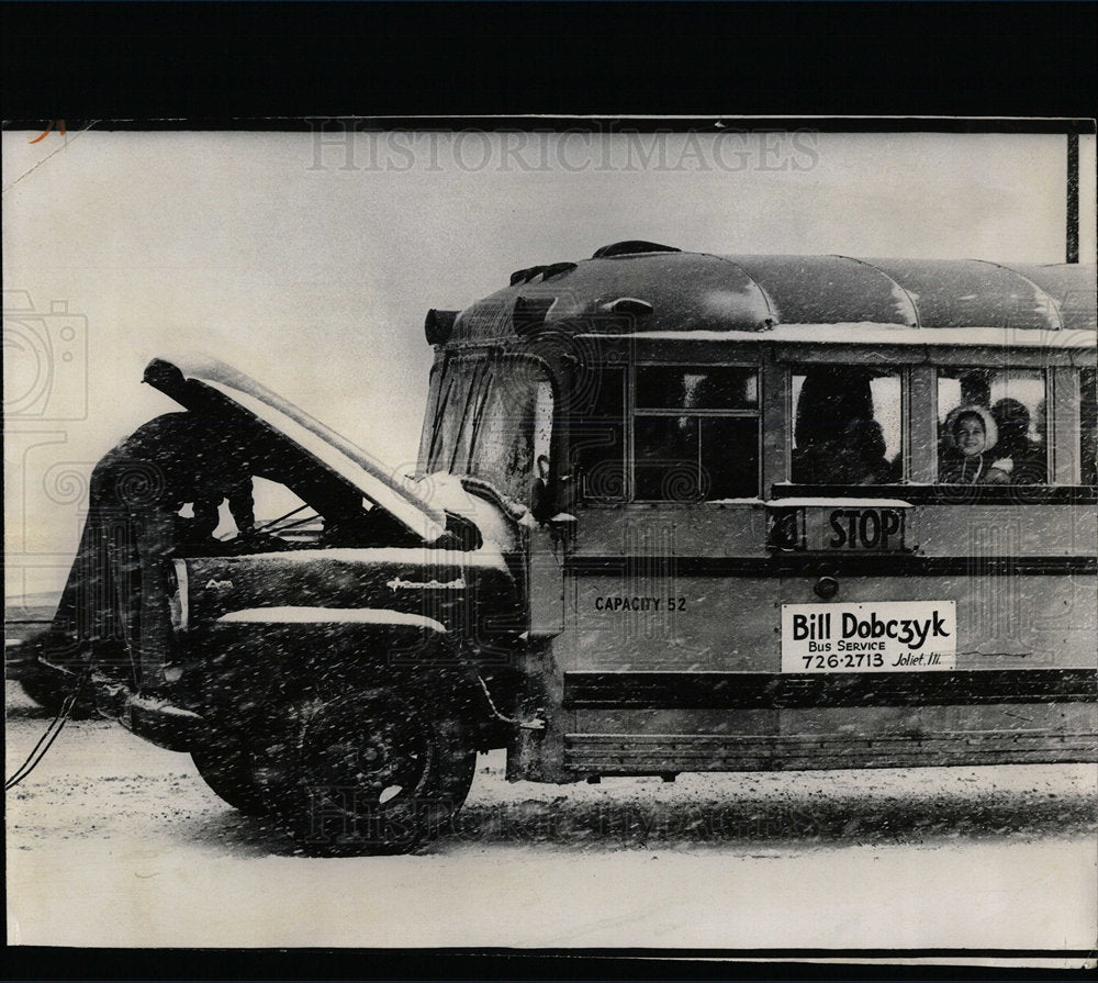1971 Press Photo bus driver repairman St Ambrose School - Historic Images