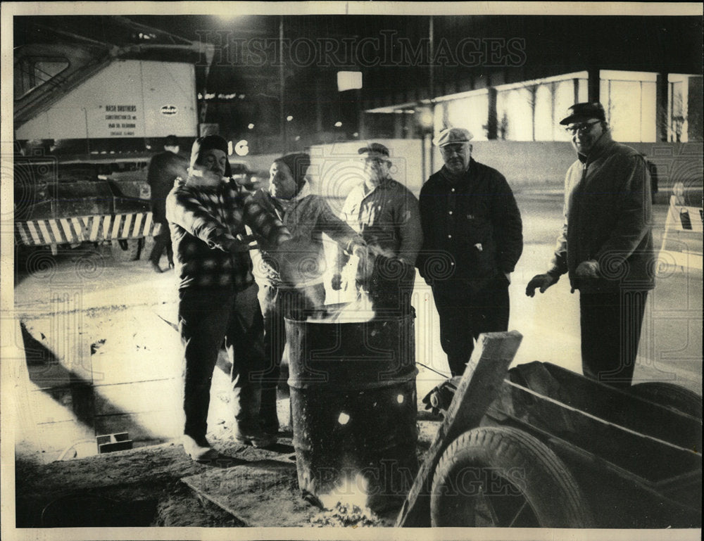 1966 Press Photo Workers tunnel job Canal Madison fire - Historic Images