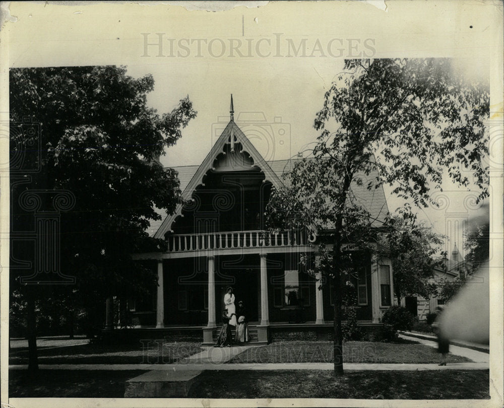 Press Photo First Brick House In Waukegan - Historic Images