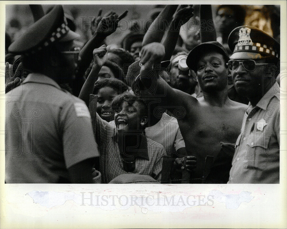 1983 Press Photo crowd police Washington Park Festival - Historic Images