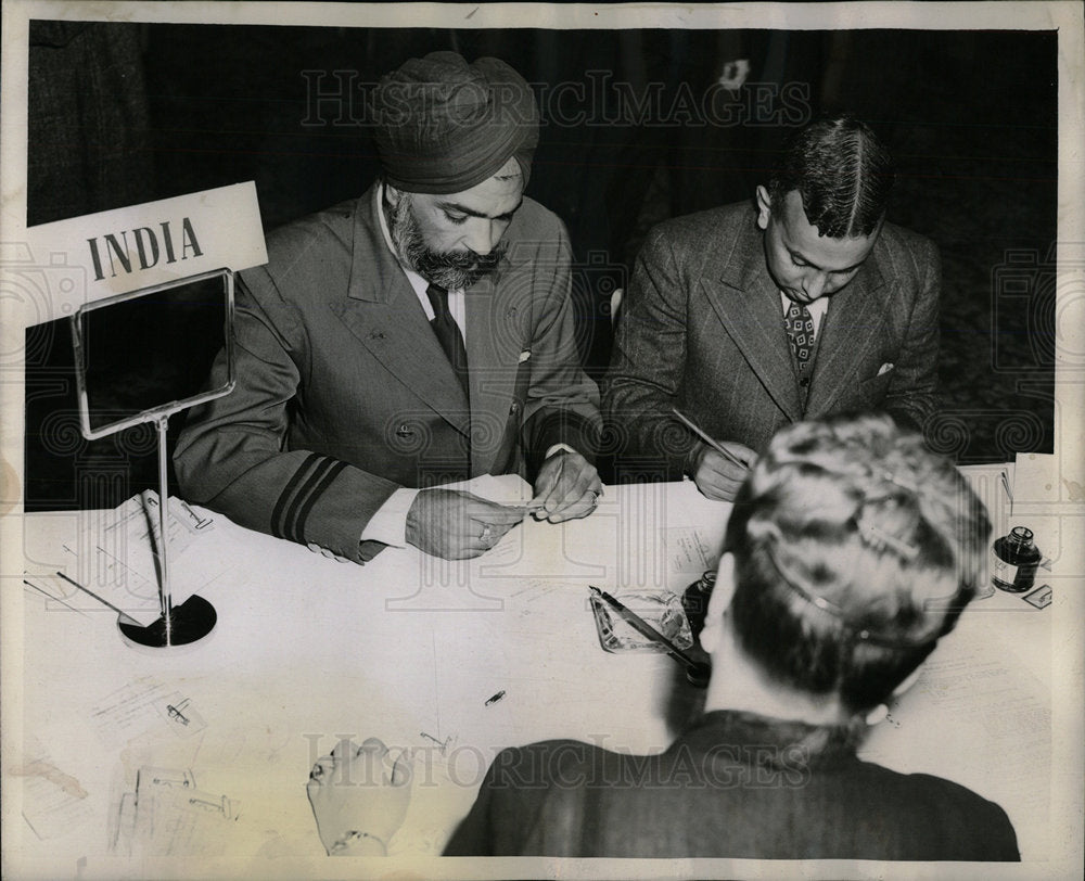 1944 Press Photo Indian Delegates Register For Air Meet - Historic Images