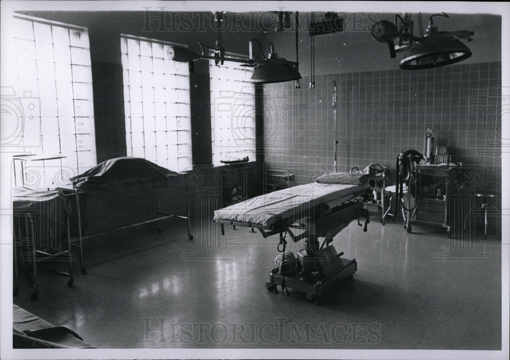 1968 Press Photo Detroit Herman Keefer Hospital Room  - Historic Images