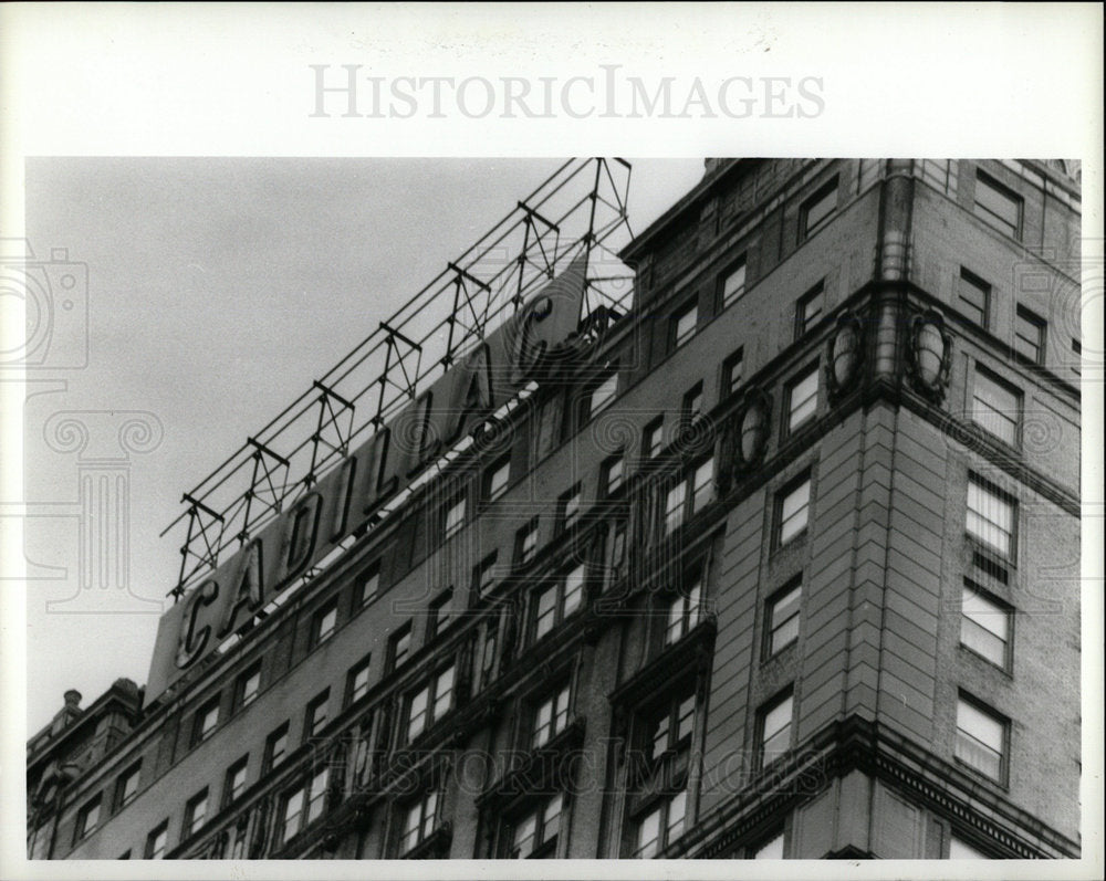 1988 Press Photo Detroit Cadillac Hotel Book Andolen  - Historic Images