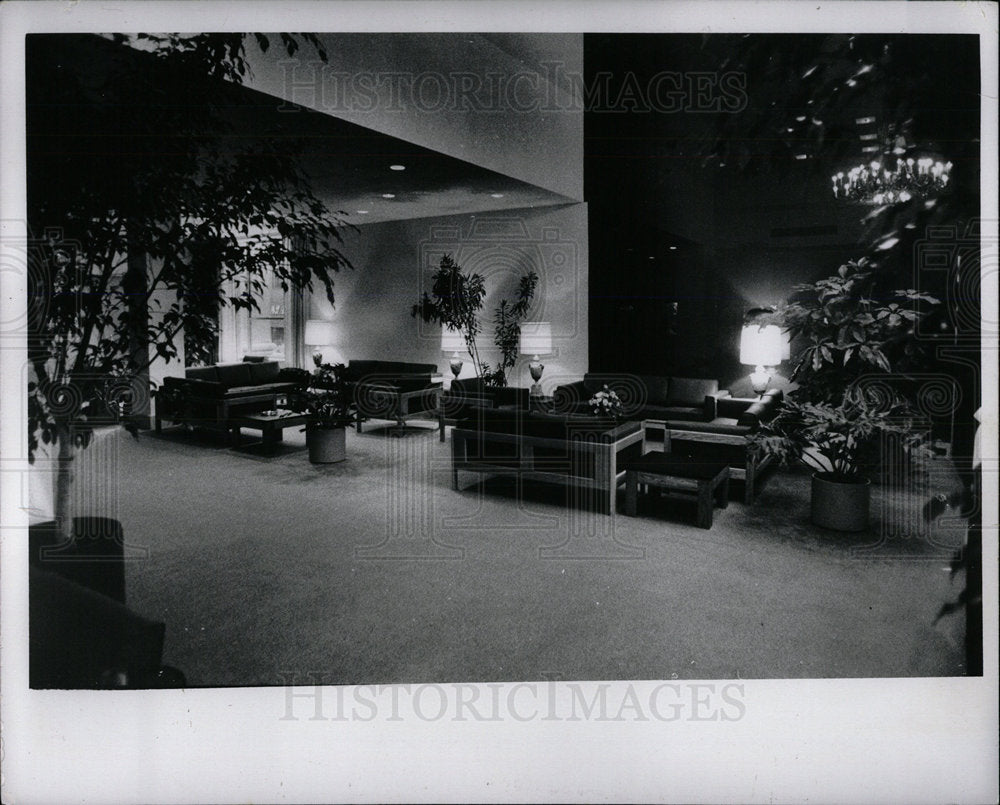 1976 Press Photo New Lobby Cadillac Hotel  - Historic Images