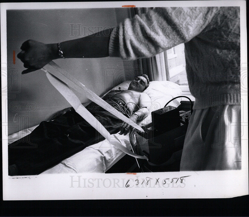 1964 Press Photo Detroit Harper Diagnostic Service Bed - Historic Images