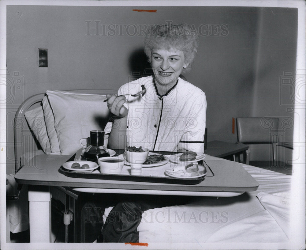 1958 Patient Loraine Oleijniczak Detroit Me - Historic Images
