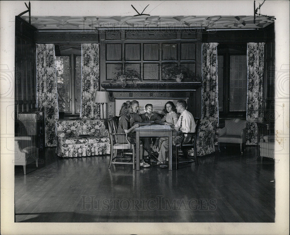 1945 Press Photo Detroit Orthopedic Clinic Jeum Booth - Historic Images