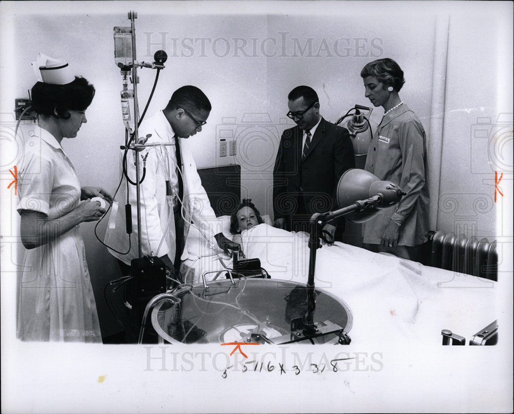 1965 Press Photo Poison Control Center Hospital - Historic Images