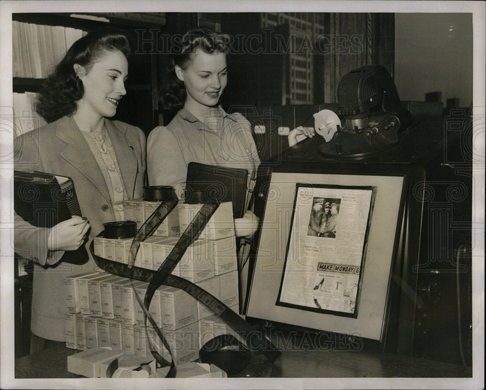 1940 Press Photo National Books Week Wayne University  - Historic Images