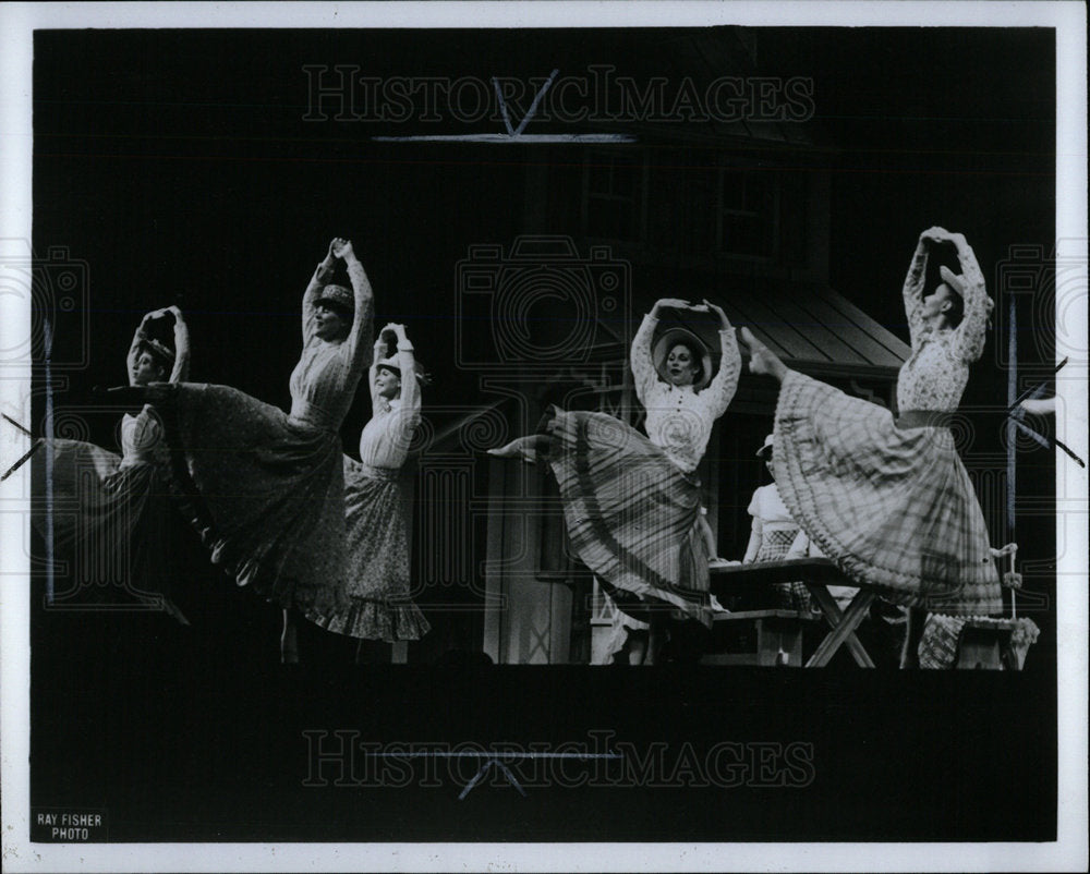 1979 Press Photo Dancing Music show Oklahoma Auditorium - Historic Images