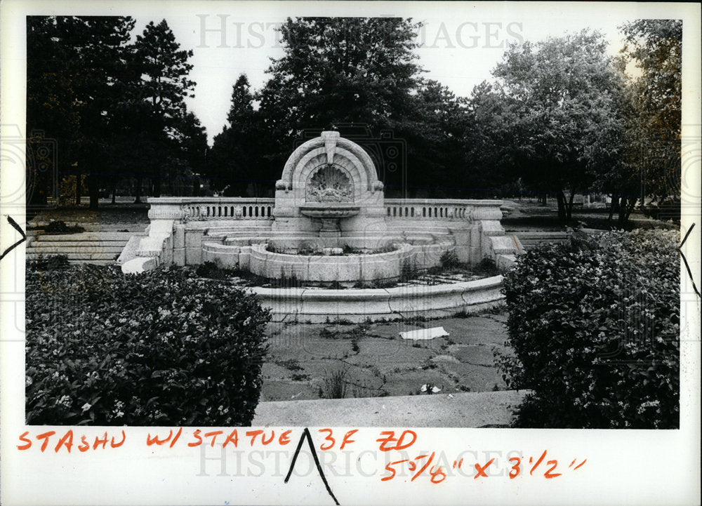 1983 Press Photo Decaying Merrill fountain Palmer park - Historic Images