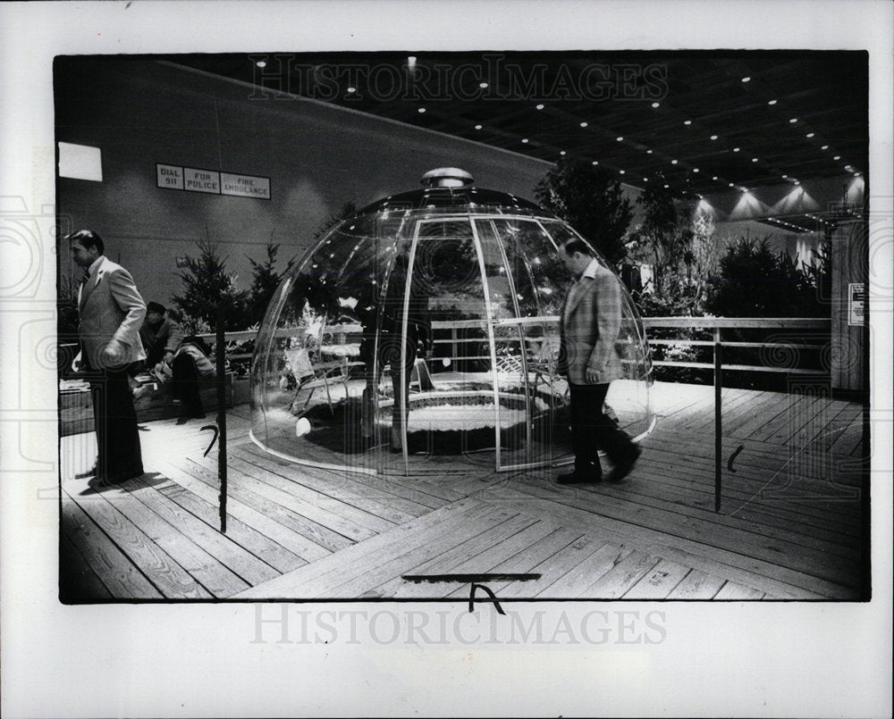 1979 Press Photo Glass Dome Over Hot Tub Builder Home F - Historic Images