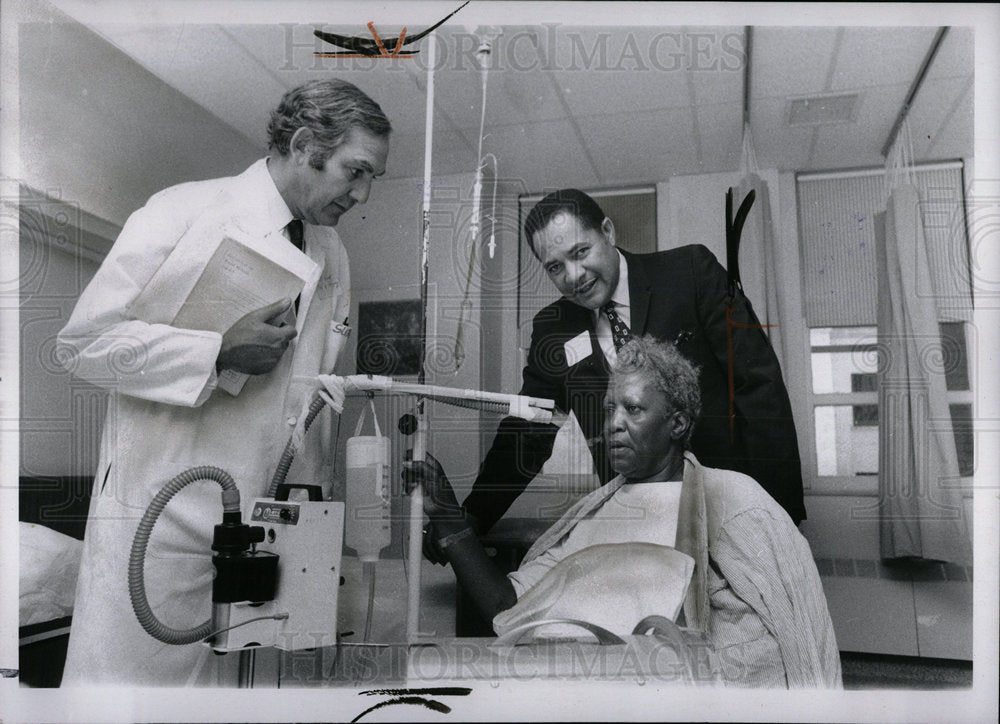1970 Dr Walt Glass Hattie Warren Care Unit - Historic Images