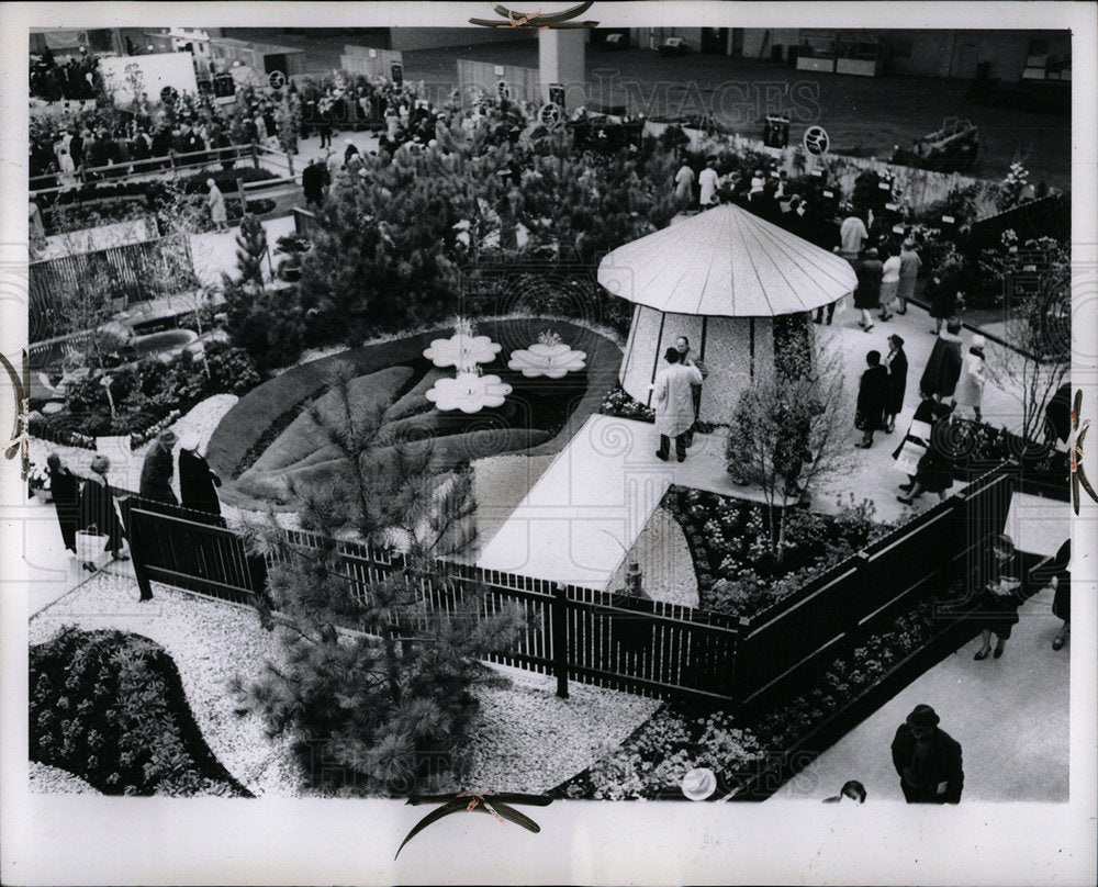 1969 Press Photo Detroit Builder Show - Historic Images