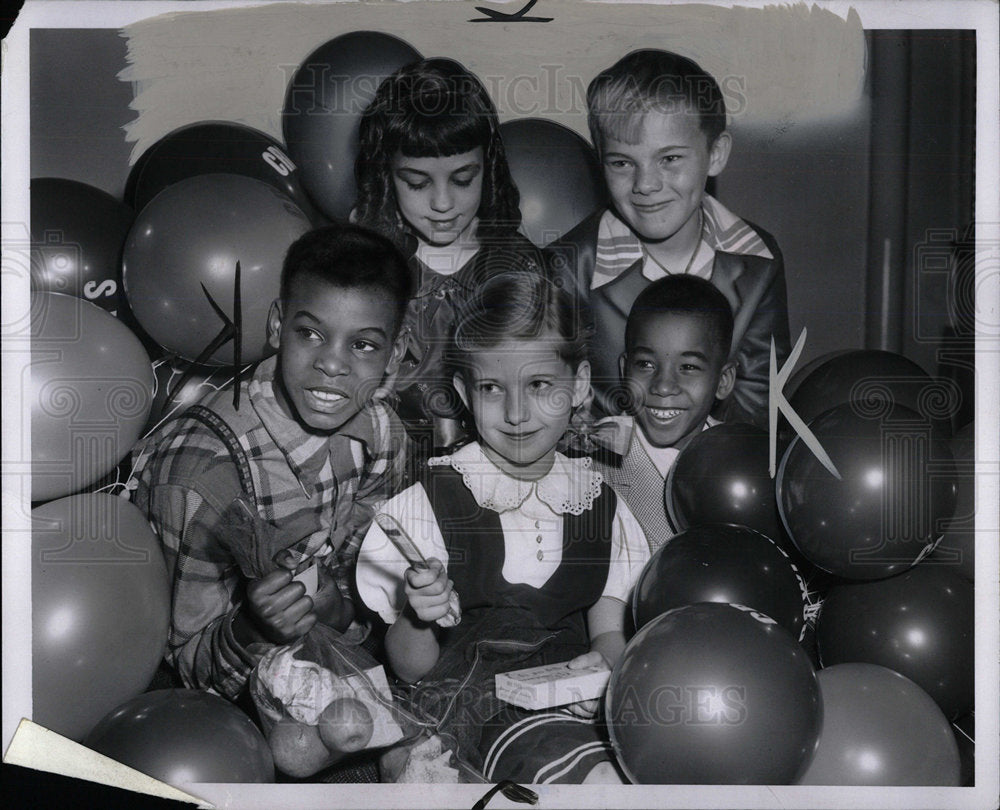 1952 Ronald Joan Kenny Elizabeth Xmas party - Historic Images