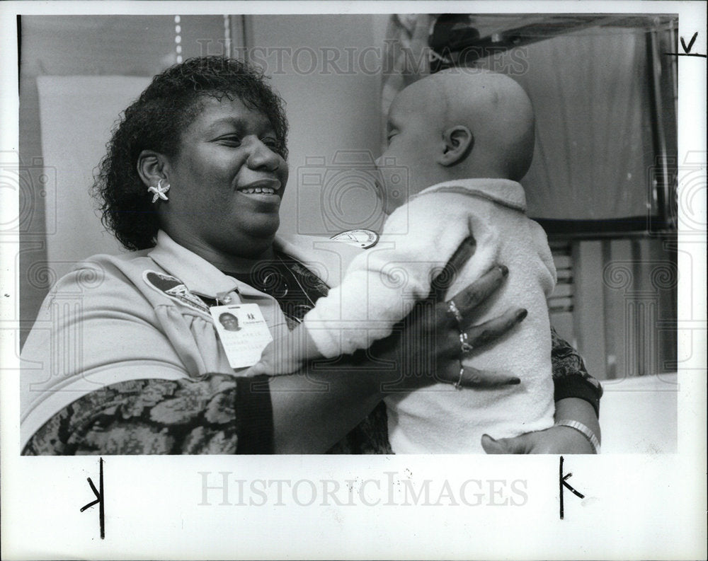 1989 Press Photo Children Hospital Rose Marie Bowman  - Historic Images