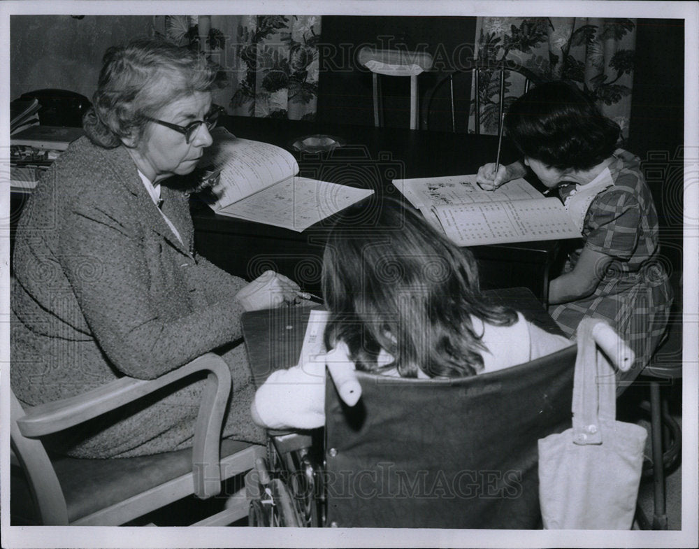 1956 Press Photo Detroit Rehabilitation Institute Miss - Historic Images