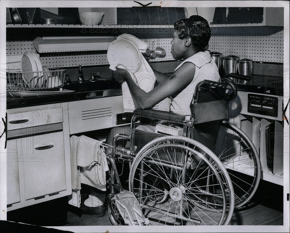 1960 Press Photo Detroit Hospital Burgert Institute Pic - Historic Images